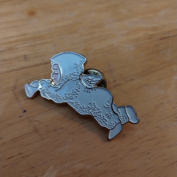 Snowbabies dept 56 1993 women's pin - Picture 1 of 2
